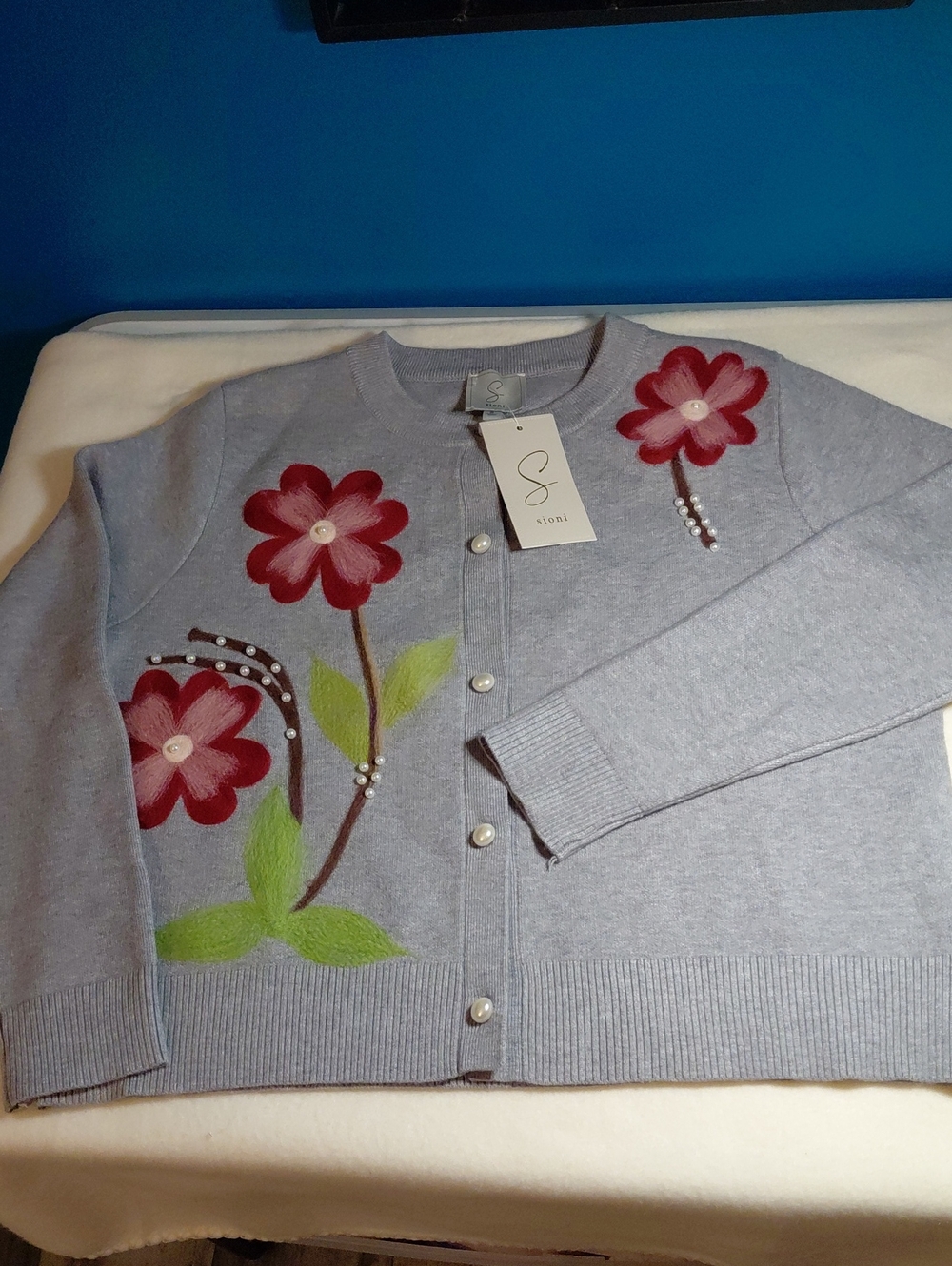 Sioni, NWT Flower Embroidery Boyfriend Cardigan. Size Small Grey L/S